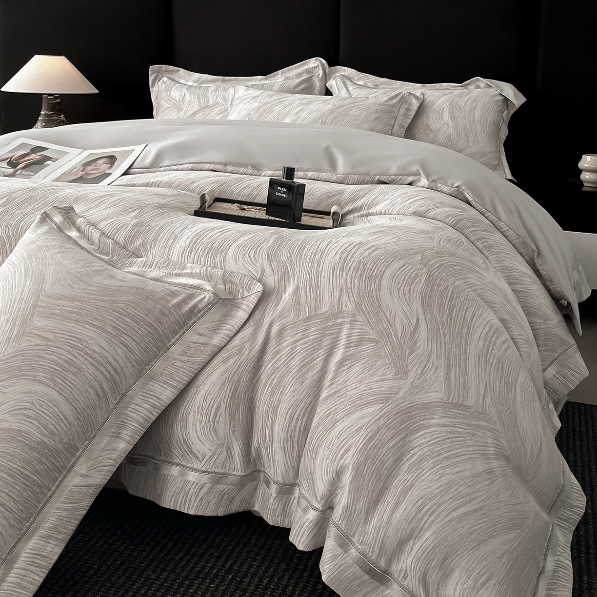 91家纺网 家纺一手货源 找家纺 置顶家纺 2026新款摩登天空亲肤磨毛提花系列四件套 摩登天空-绅士灰