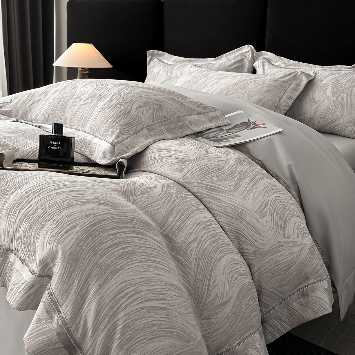 91家纺网 家纺一手货源 找家纺 置顶家纺 2026新款摩登天空亲肤磨毛提花系列四件套 摩登天空-绅士灰