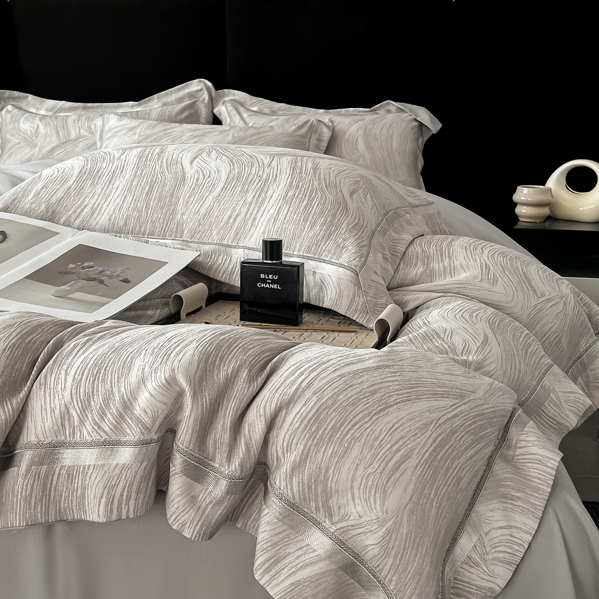 91家纺网 家纺一手货源 找家纺 置顶家纺 2026新款摩登天空亲肤磨毛提花系列四件套 摩登天空-绅士灰