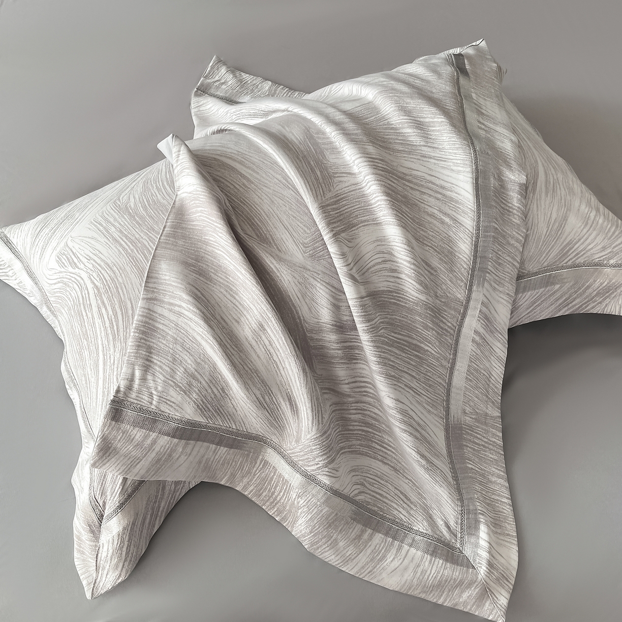 91家纺网 家纺一手货源 找家纺 置顶家纺 2026新款摩登天空亲肤磨毛提花系列四件套 摩登天空-绅士灰