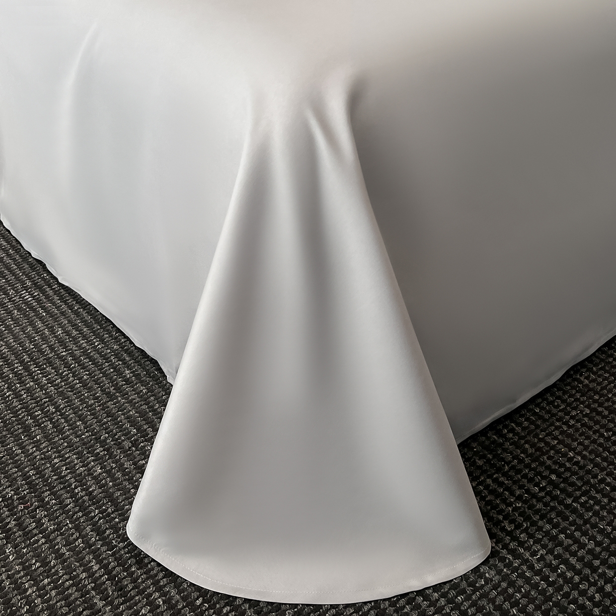 91家纺网 家纺一手货源 找家纺 置顶家纺 2026新款摩登天空亲肤磨毛提花系列四件套 摩登天空-绅士灰