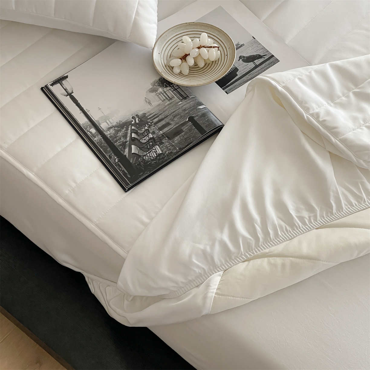 91家纺网 家纺一手货源 找家纺 三味舒屋 2026新款三防功能夹棉床笠床垫保护罩（严格控价：券后135/155/165） 净月白