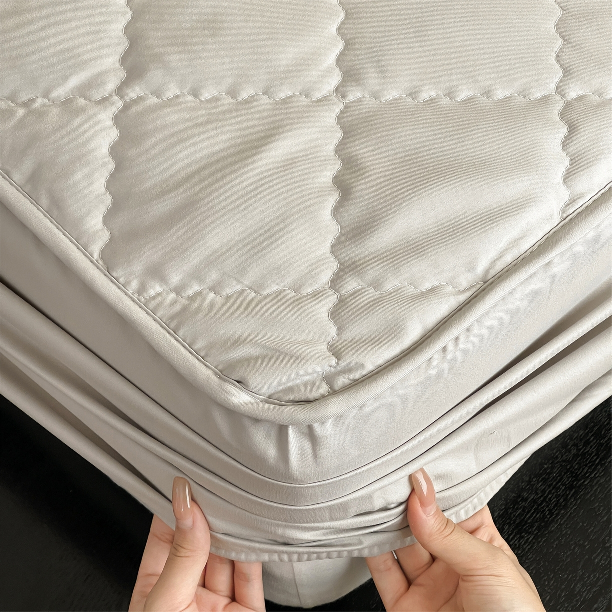 91家纺网 家纺一手货源 找家纺 三味舒屋 2026新款三防功能夹棉床笠床垫保护罩（严格控价：券后135/155/165） 雅致灰