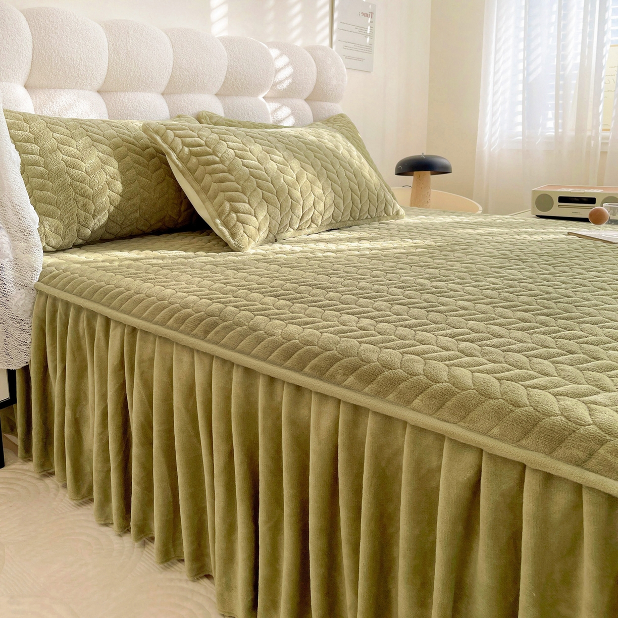 91家纺网 家纺一手货源 找家纺 （总）格真 2025新款高克重牛奶绒夹棉床裙三件套（裙边高度45公分）