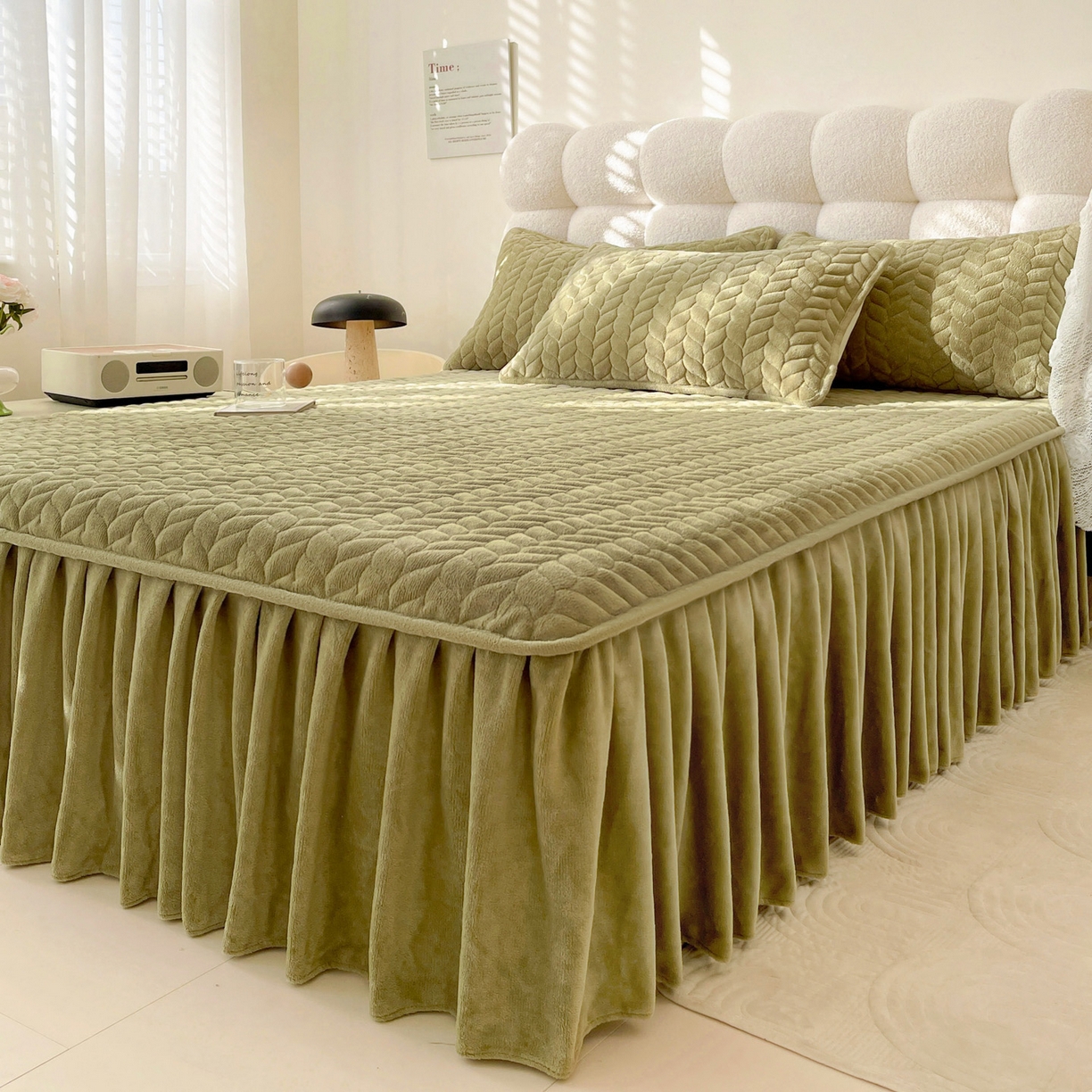 91家纺网 家纺一手货源 找家纺 （总）格真 2025新款高克重牛奶绒夹棉床裙三件套（裙边高度45公分）