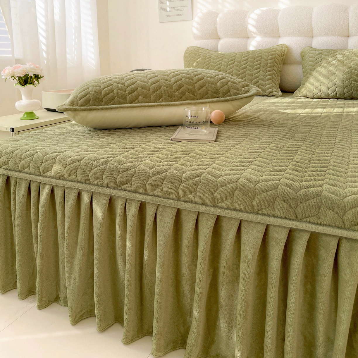 91家纺网 家纺一手货源 找家纺 （总）格真 2025新款高克重牛奶绒夹棉床裙三件套（裙边高度45公分）