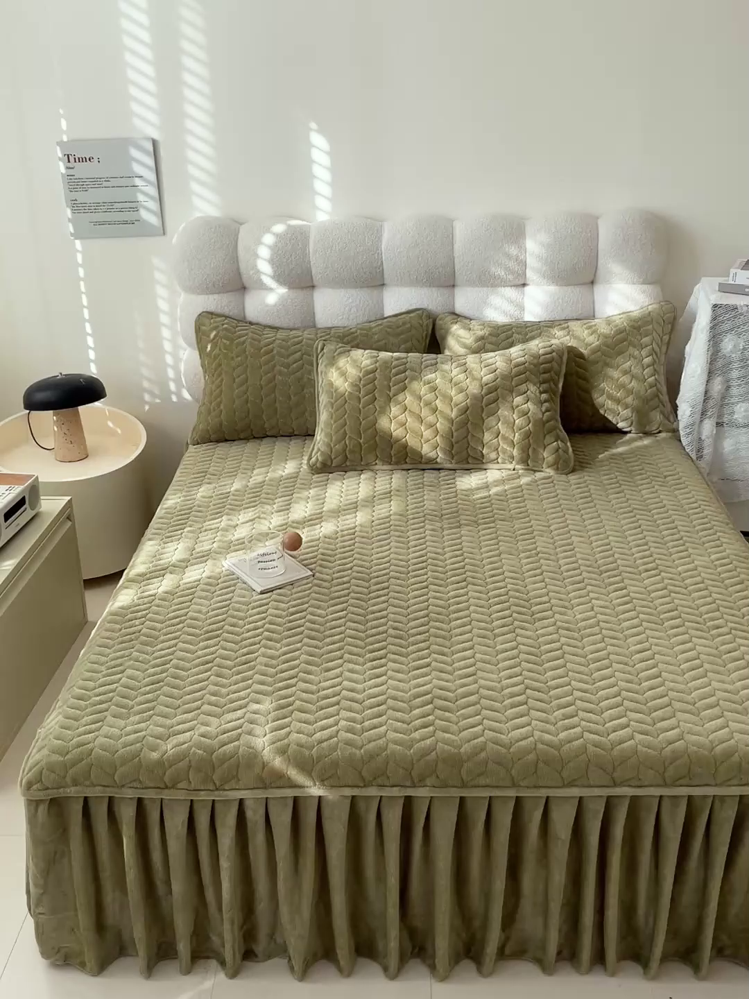 91家纺网 家纺一手货源 找家纺 （总）格真 2025新款高克重牛奶绒夹棉床裙三件套（裙边高度45公分）