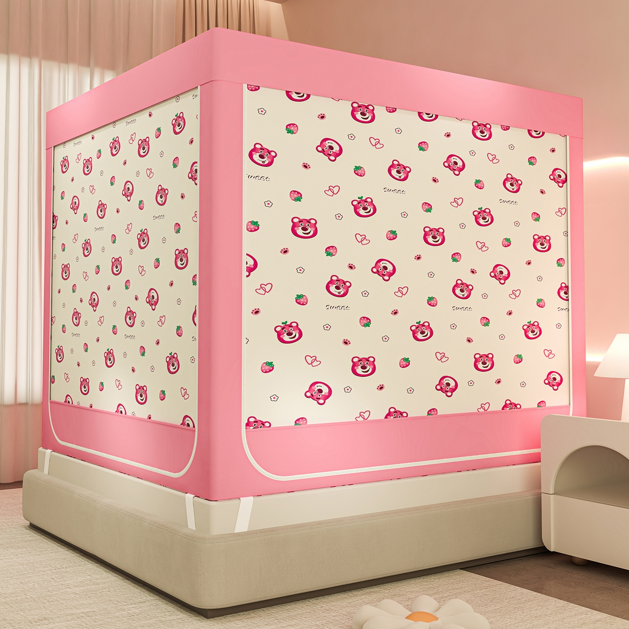 91家纺网 家纺一手货源 找家纺 千逸虹 2026新款卡通加密加大全底坐床遮光防摔回底蚊帐 草莓小熊-全底