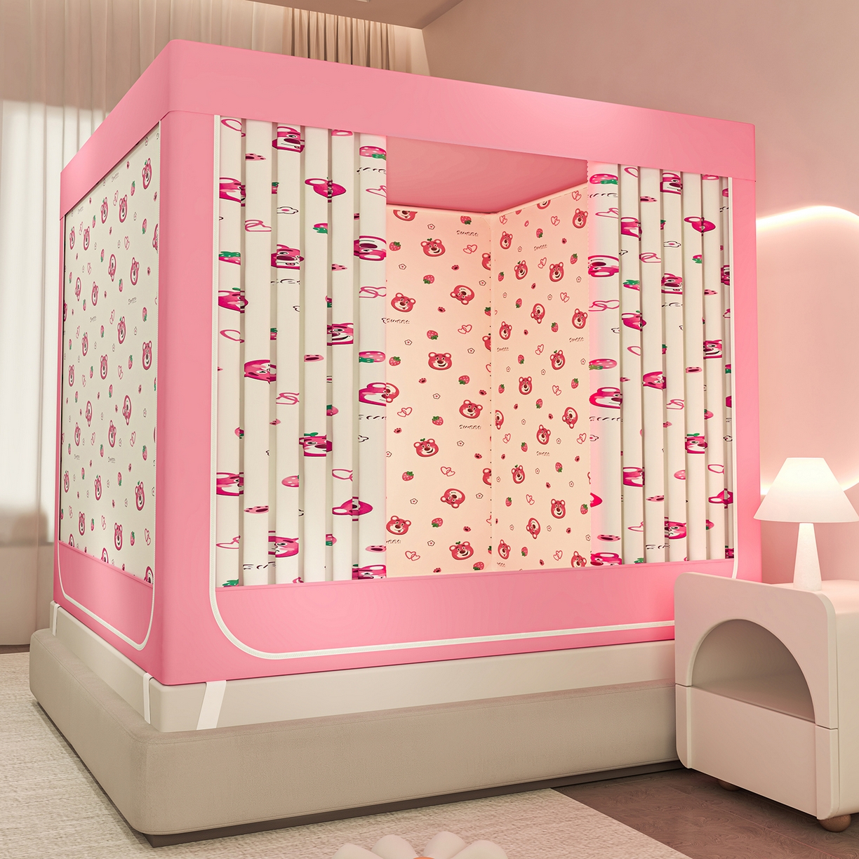 91家纺网 家纺一手货源 找家纺 千逸虹 2026新款卡通加密加大全底坐床遮光防摔回底蚊帐 草莓小熊-全底