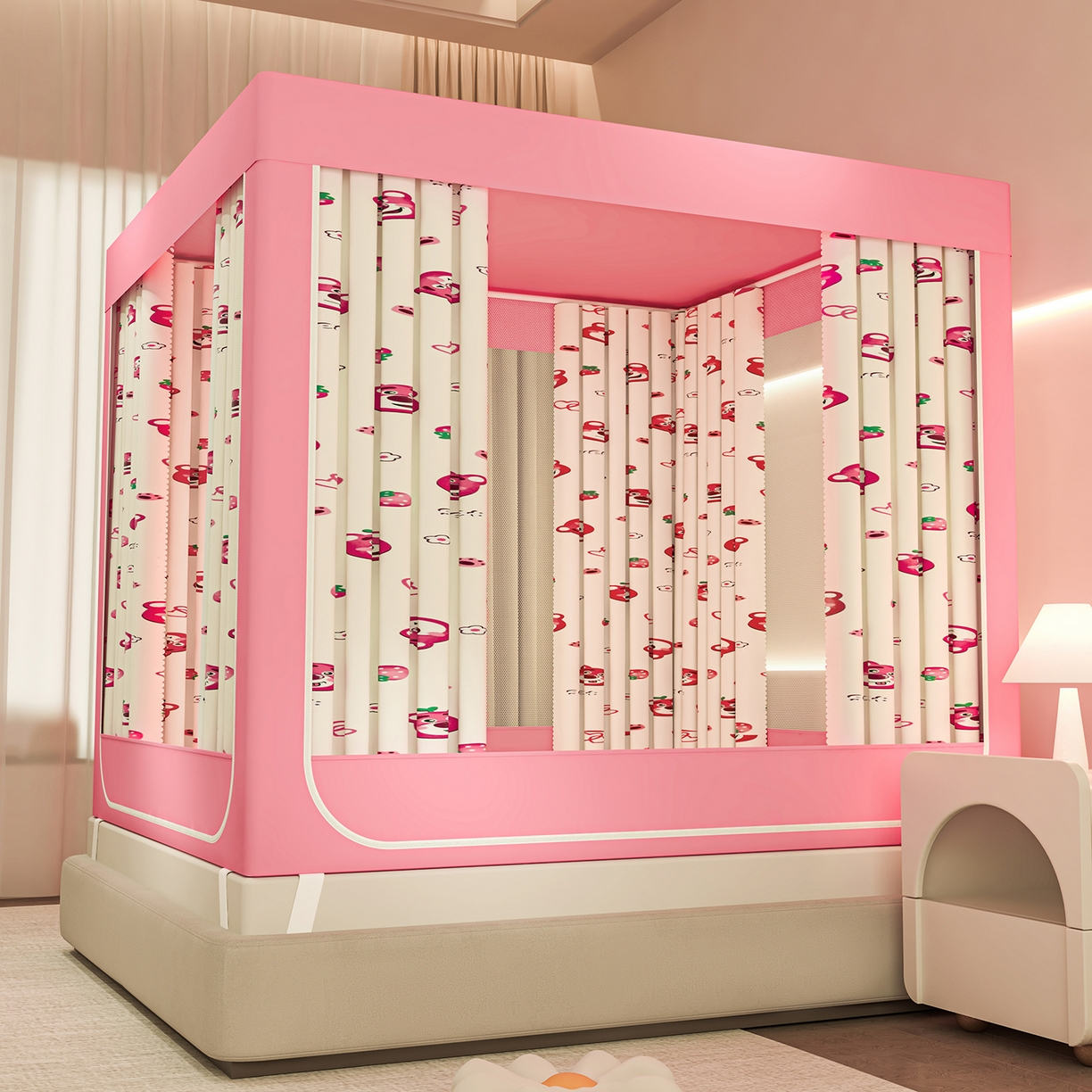 91家纺网 家纺一手货源 找家纺 千逸虹 2026新款卡通加密加大全底坐床遮光防摔回底蚊帐 草莓小熊-全底