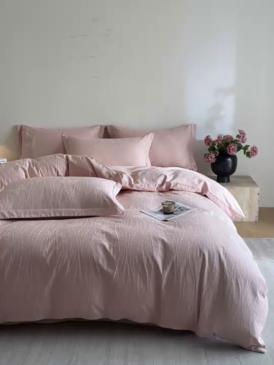 91家纺网 家纺一手货源 找家纺 格里芬家纺 2026新款全棉水洗立体浮雕提花纯棉四件套 蝶梦-唯美粉