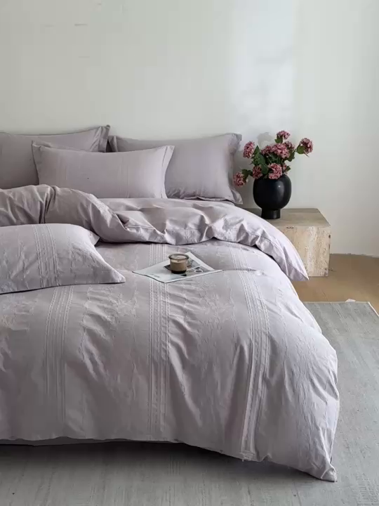 91家纺网 家纺一手货源 找家纺 格里芬家纺 2026新款全棉水洗立体浮雕提花纯棉四件套 花漾甜心-淡雅紫