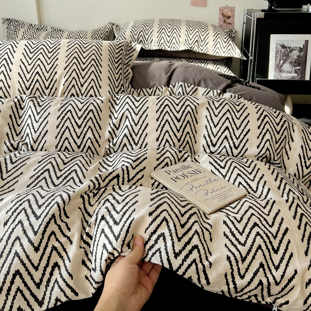 91家纺网 家纺一手货源 找家纺 盛馨家纺 2026新款全棉高支高密精梳棉北欧绅士风四件套纯棉床笠学生三件套 寻野