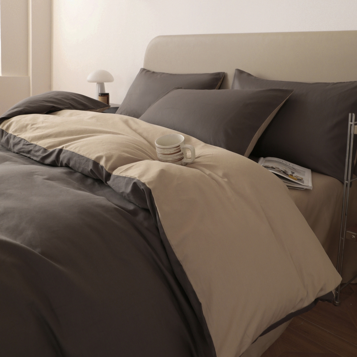 91家纺网 家纺一手货源 找家纺 盛馨家纺 2026新款40长绒棉ins美拉德色系纯色双拼全棉单品四件套单人纯色三件套 深麻灰+白茶