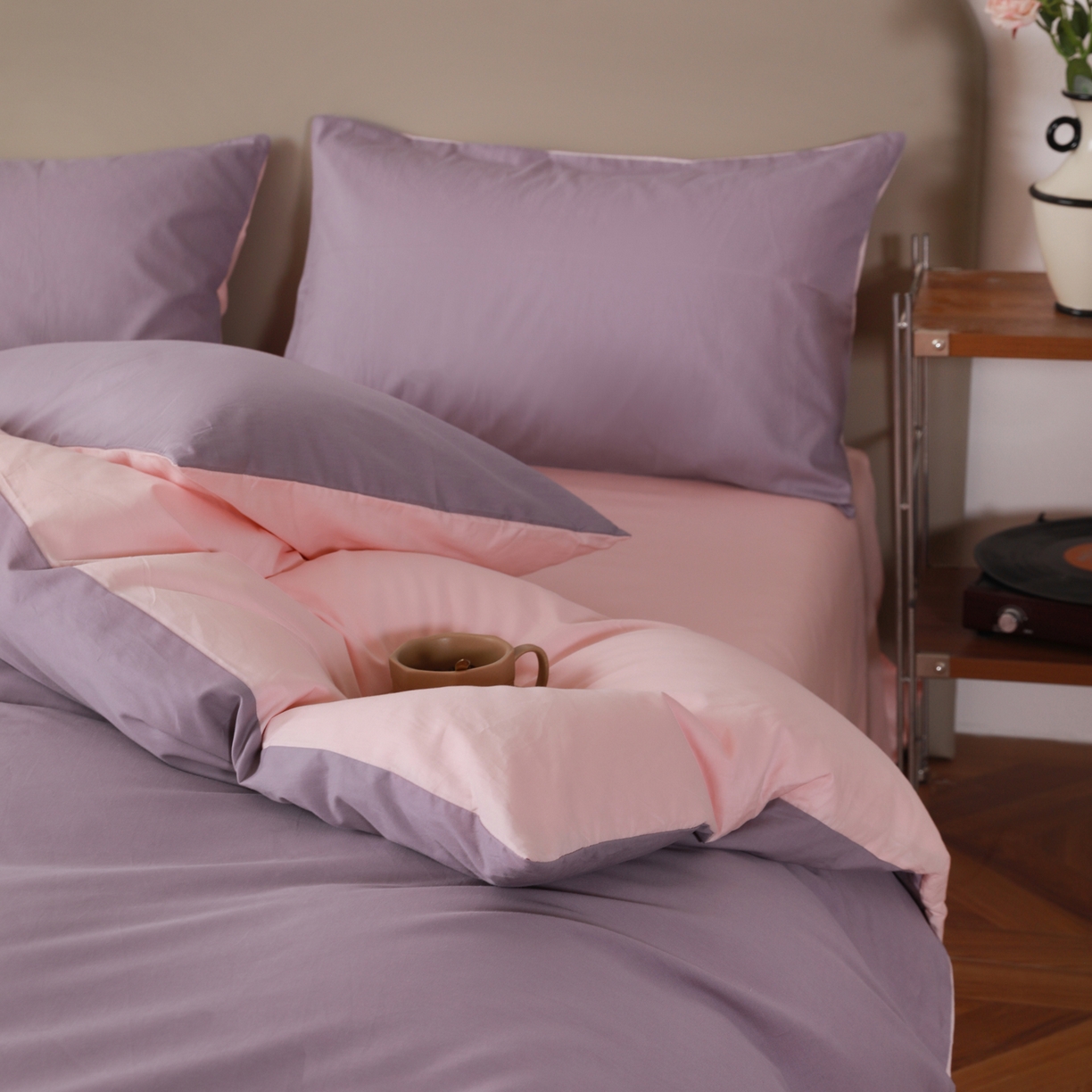 91家纺网 家纺一手货源 找家纺 盛馨家纺 2026新款40长绒棉ins美拉德色系纯色双拼全棉单品四件套单人纯色三件套 茄花紫+桃夭