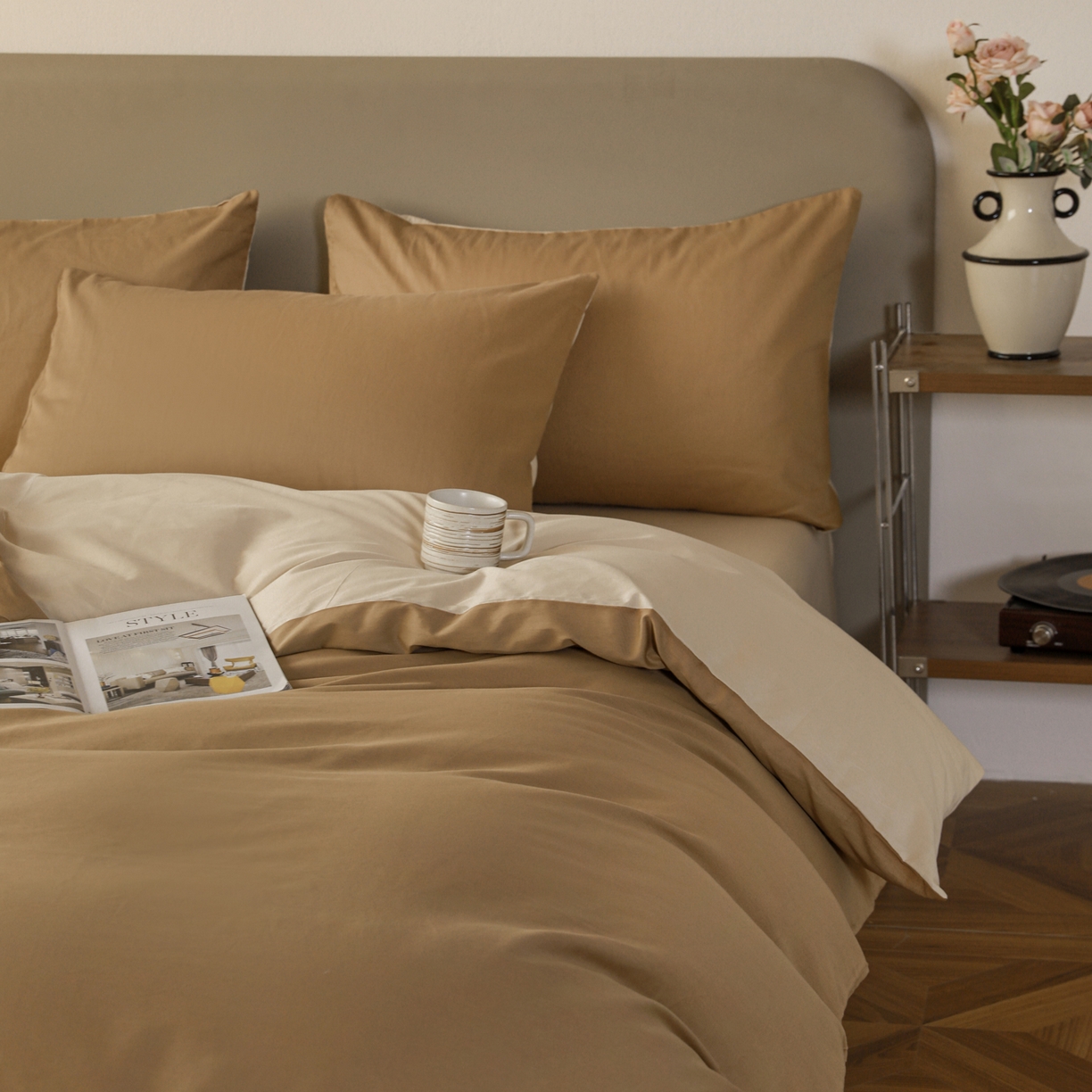 91家纺网 家纺一手货源 找家纺 盛馨家纺 2026新款40长绒棉ins美拉德色系纯色双拼全棉单品四件套单人纯色三件套 桃木心+杏仁色