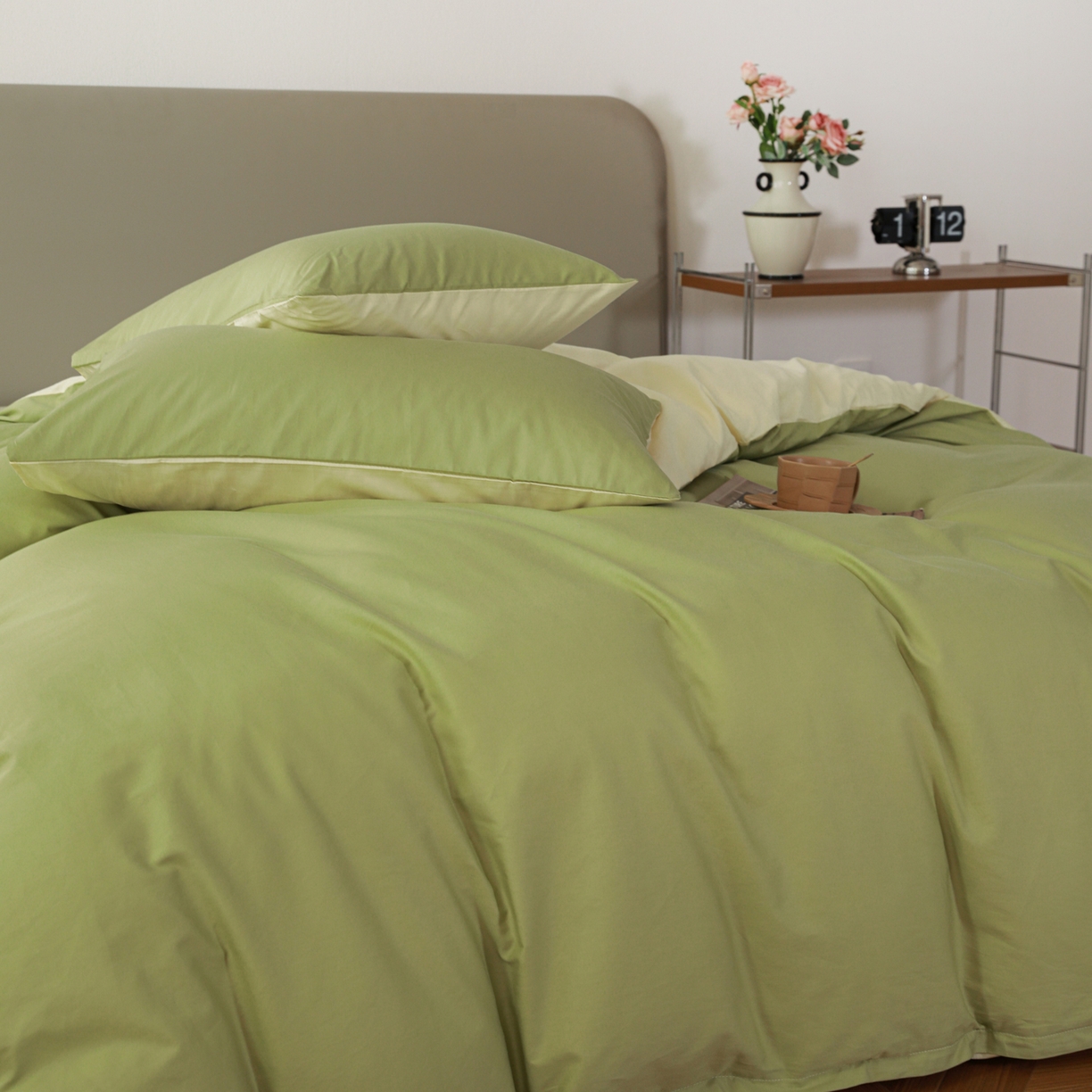 91家纺网 家纺一手货源 找家纺 盛馨家纺 2026新款40长绒棉ins美拉德色系纯色双拼全棉单品四件套单人纯色三件套 豆绿+嫩黄