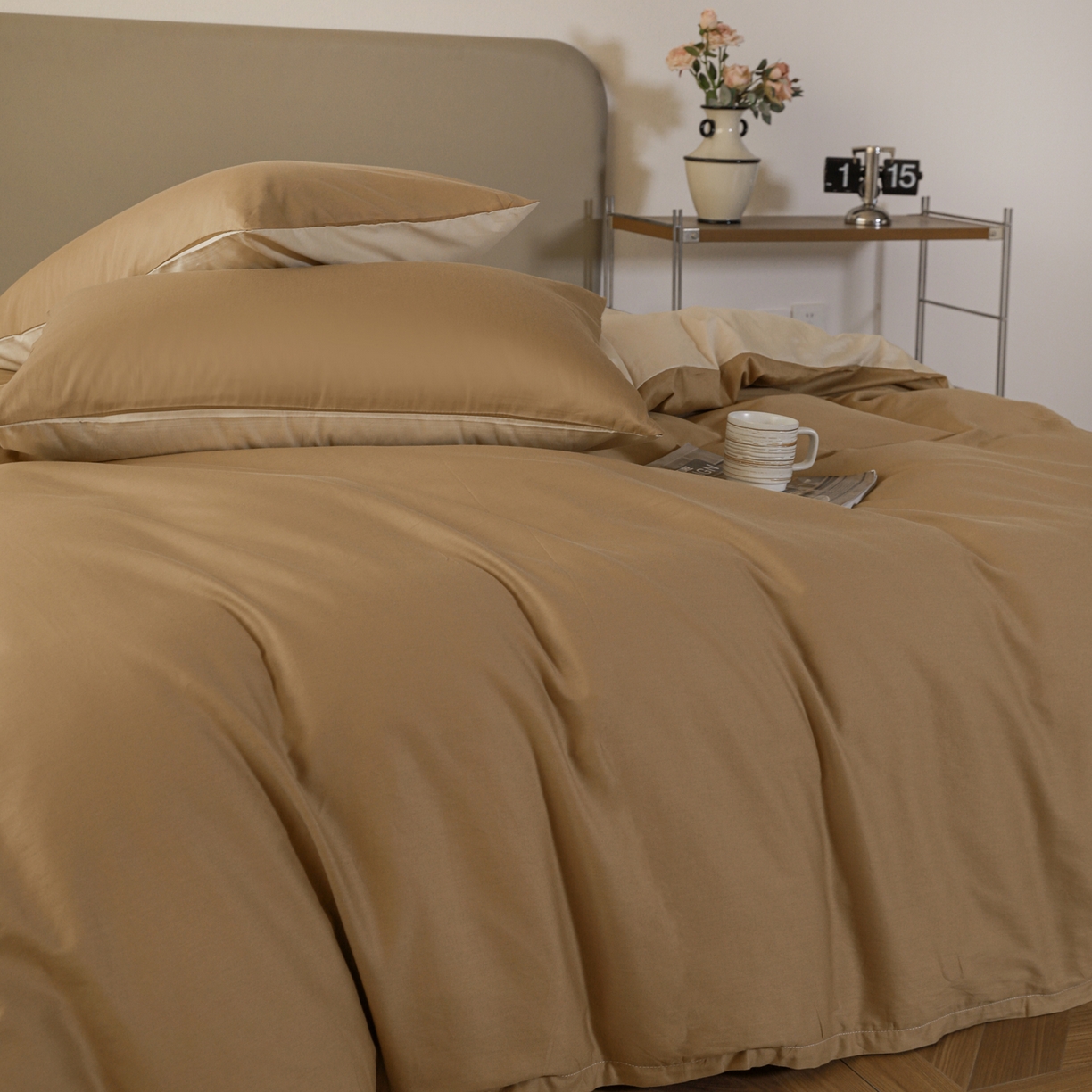 91家纺网 家纺一手货源 找家纺 盛馨家纺 2026新款40长绒棉ins美拉德色系纯色双拼全棉单品四件套单人纯色三件套 桃木心+杏仁色