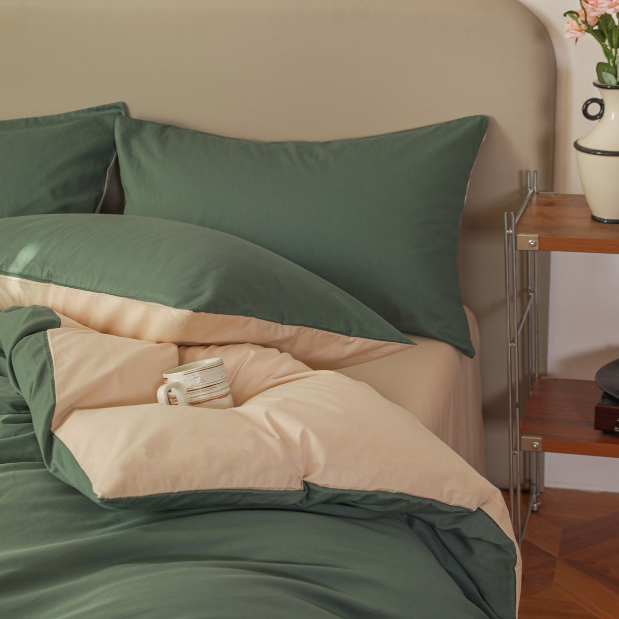 91家纺网 家纺一手货源 找家纺 盛馨家纺 2026新款40长绒棉ins美拉德色系纯色双拼全棉单品四件套单人纯色三件套 松绿+杏仁色