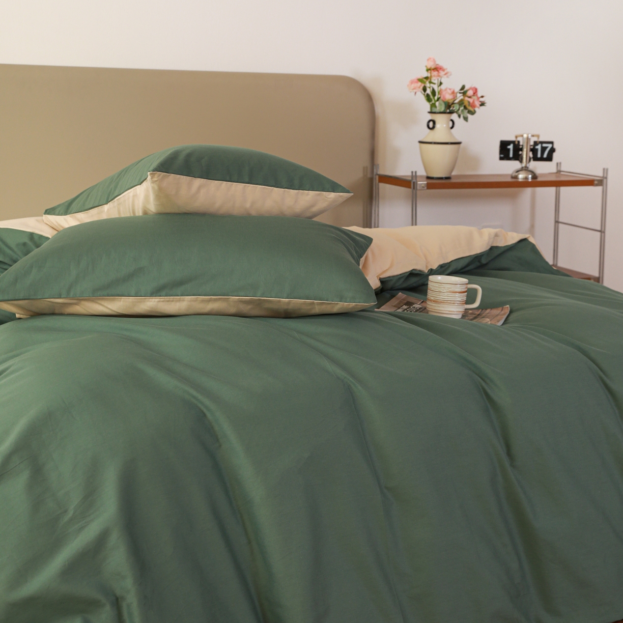 91家纺网 家纺一手货源 找家纺 盛馨家纺 2026新款40长绒棉ins美拉德色系纯色双拼全棉单品四件套单人纯色三件套 松绿+杏仁色