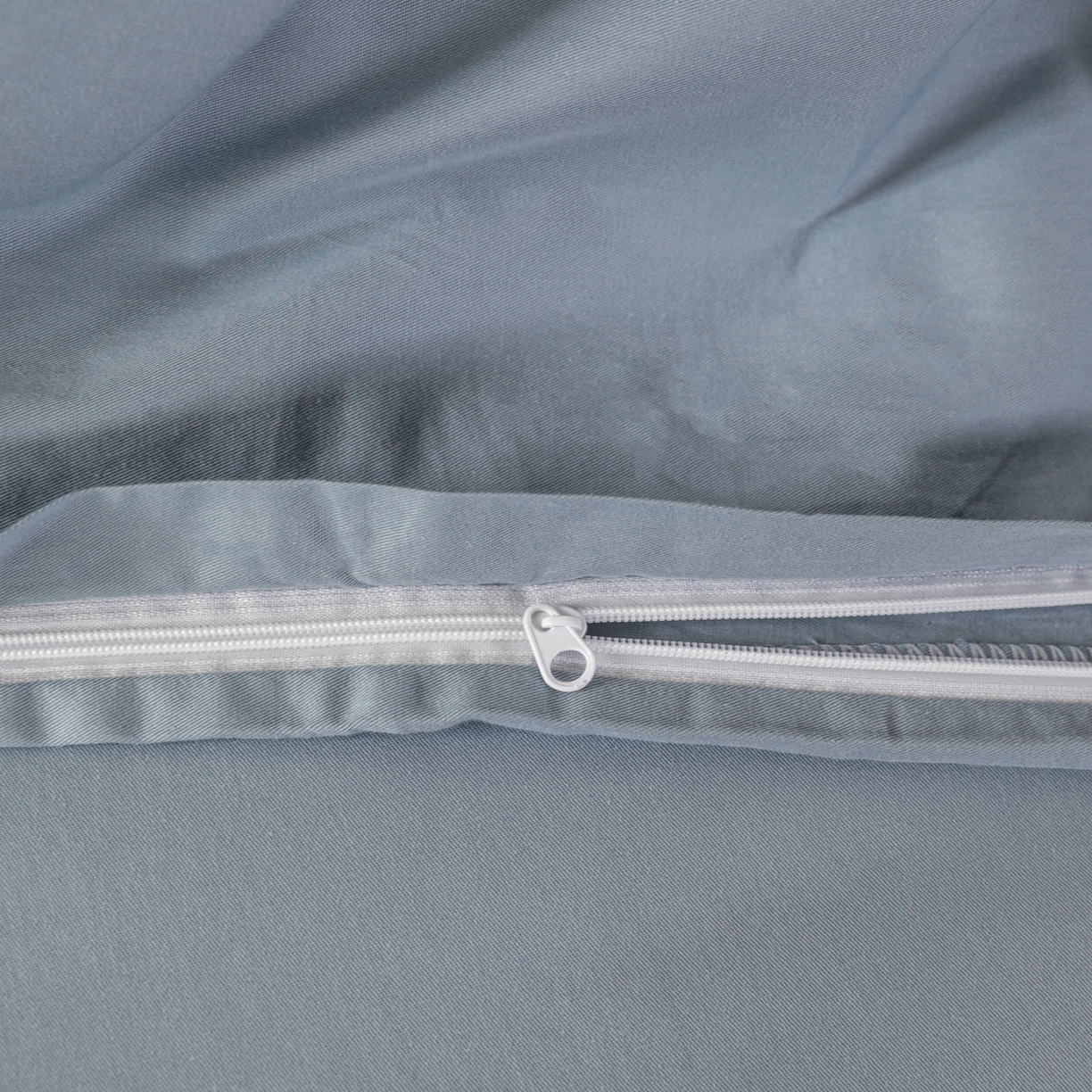 91家纺网 家纺一手货源 找家纺 盛馨家纺 2026新款40长绒棉ins美拉德色系纯色双拼全棉单品四件套单人纯色三件套 晴蓝