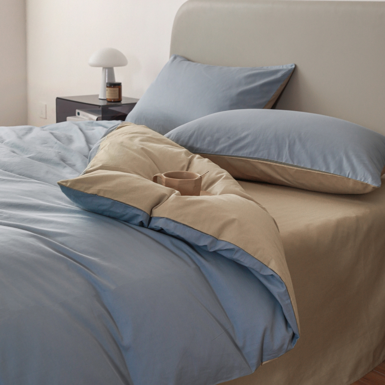 91家纺网 家纺一手货源 找家纺 盛馨家纺 2026新款40长绒棉ins美拉德色系纯色双拼全棉单品四件套单人纯色三件套 晴蓝+奶茶