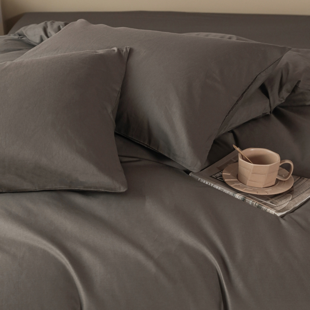 91家纺网 家纺一手货源 找家纺 盛馨家纺 2026新款40长绒棉ins美拉德色系纯色双拼全棉单品四件套单人纯色三件套 深麻灰