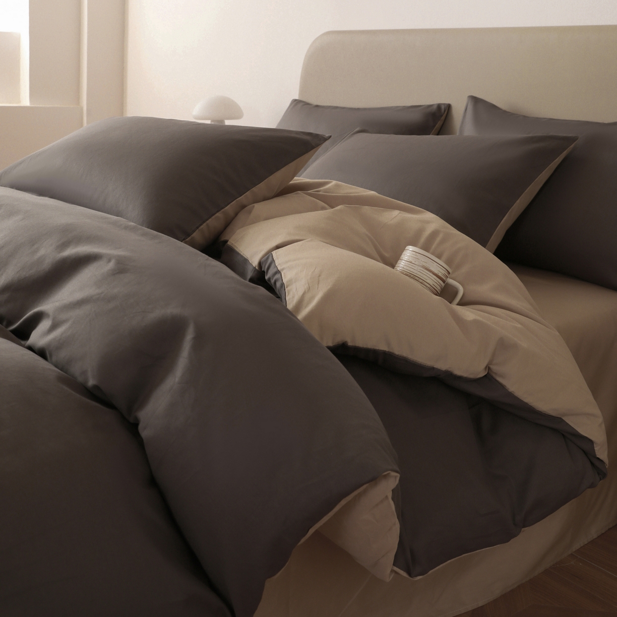 91家纺网 家纺一手货源 找家纺 盛馨家纺 2026新款40长绒棉ins美拉德色系纯色双拼全棉单品四件套单人纯色三件套 深麻灰+白茶