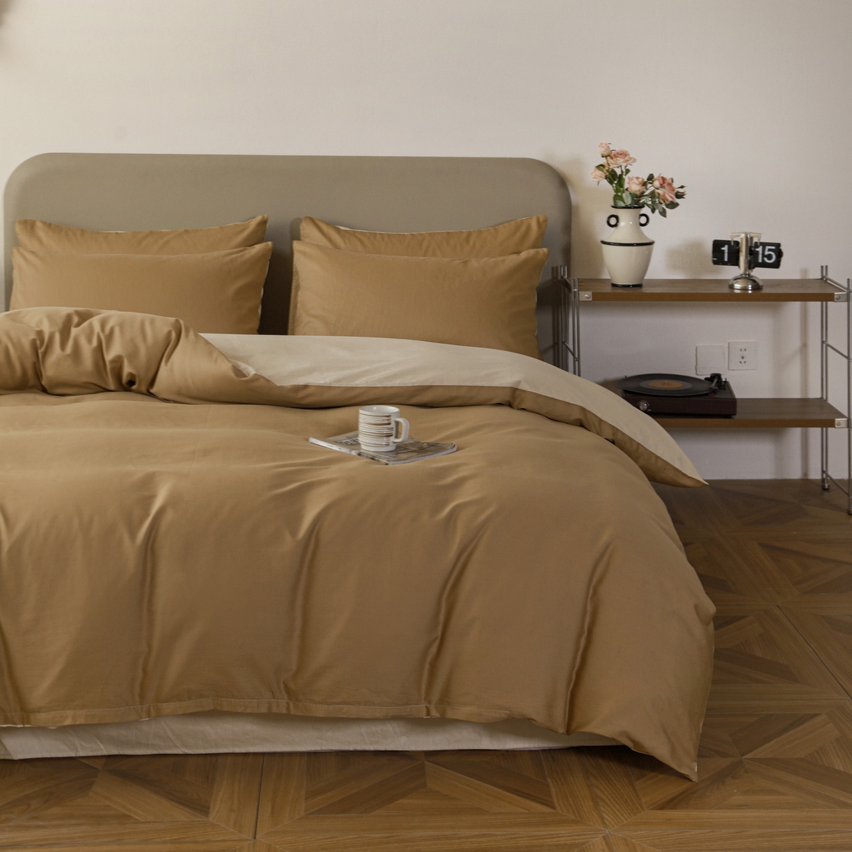 91家纺网 家纺一手货源 找家纺 盛馨家纺 2026新款40长绒棉ins美拉德色系纯色双拼全棉单品被套 桃木心+白茶