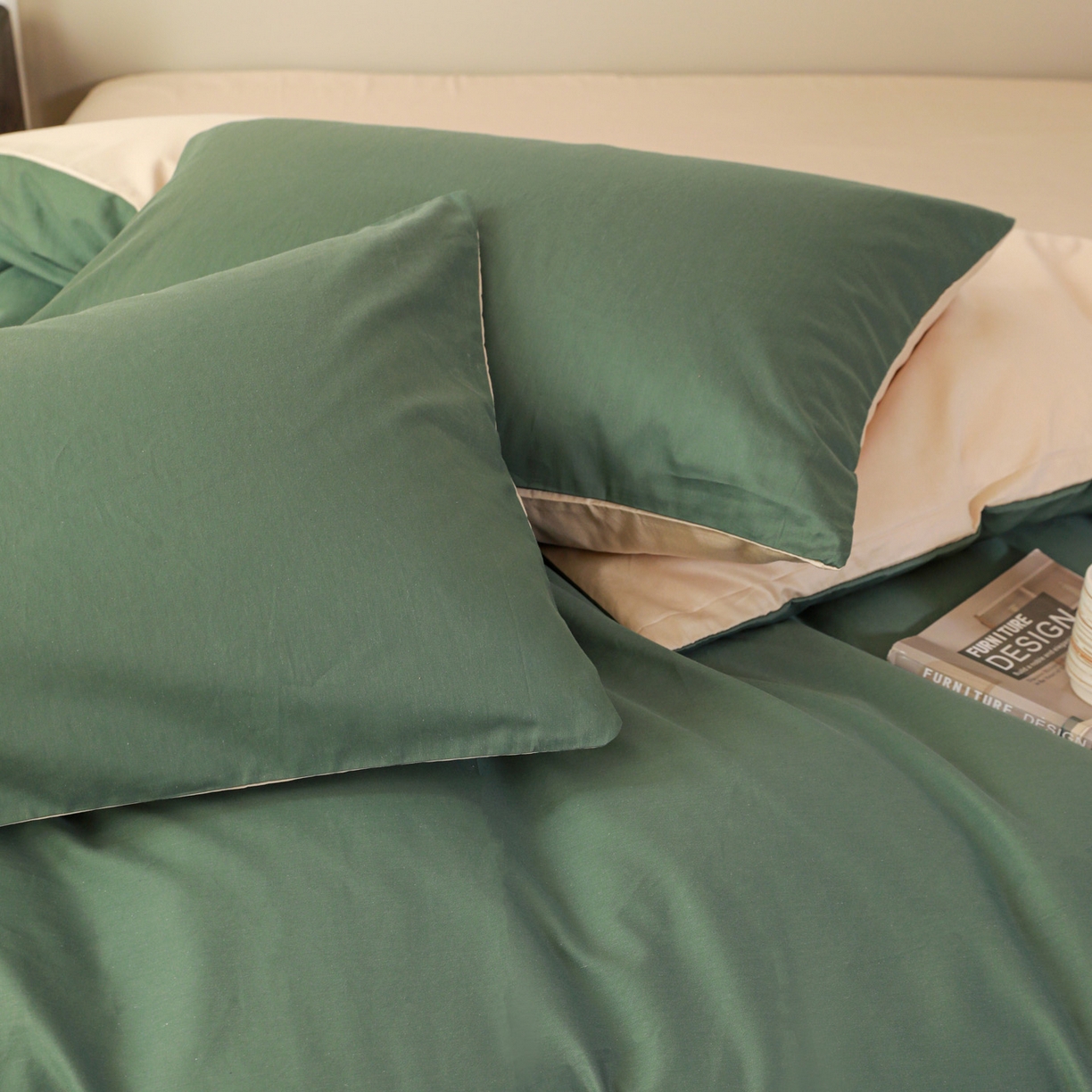 91家纺网 家纺一手货源 找家纺 盛馨家纺 2026新款40长绒棉ins美拉德色系纯色双拼全棉单品被套 松绿+杏仁色