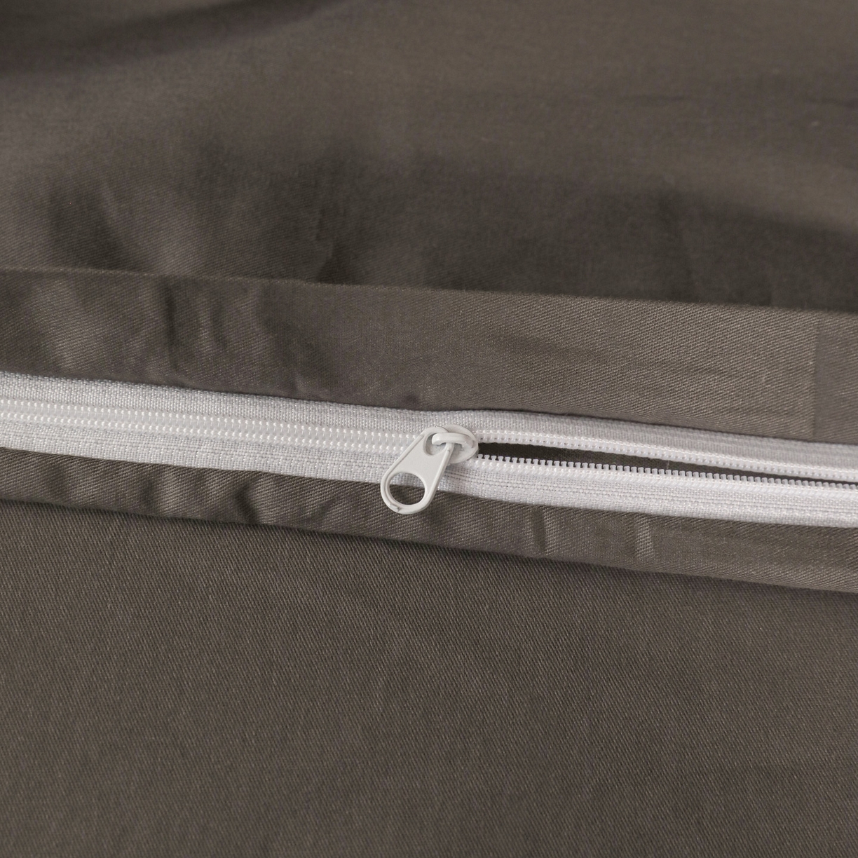 91家纺网 家纺一手货源 找家纺 盛馨家纺 2026新款40长绒棉ins美拉德色系纯色双拼全棉单品被套 深麻灰