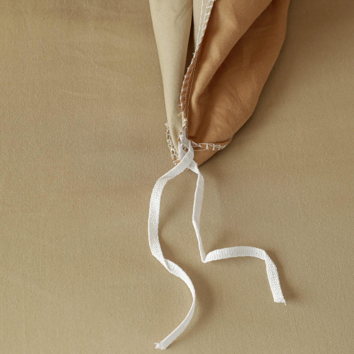 91家纺网 家纺一手货源 找家纺 盛馨家纺 2026新款40长绒棉ins美拉德色系纯色双拼全棉单品被套 黄琉璃+云光黄