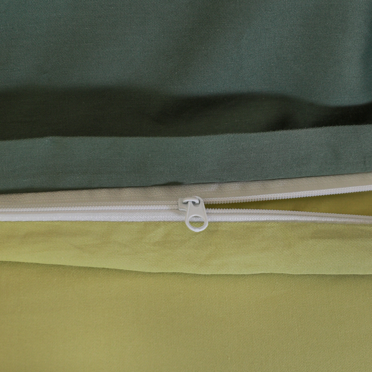 91家纺网 家纺一手货源 找家纺 盛馨家纺 2026新款40长绒棉ins美拉德色系纯色双拼全棉单品被套 松绿+豆绿