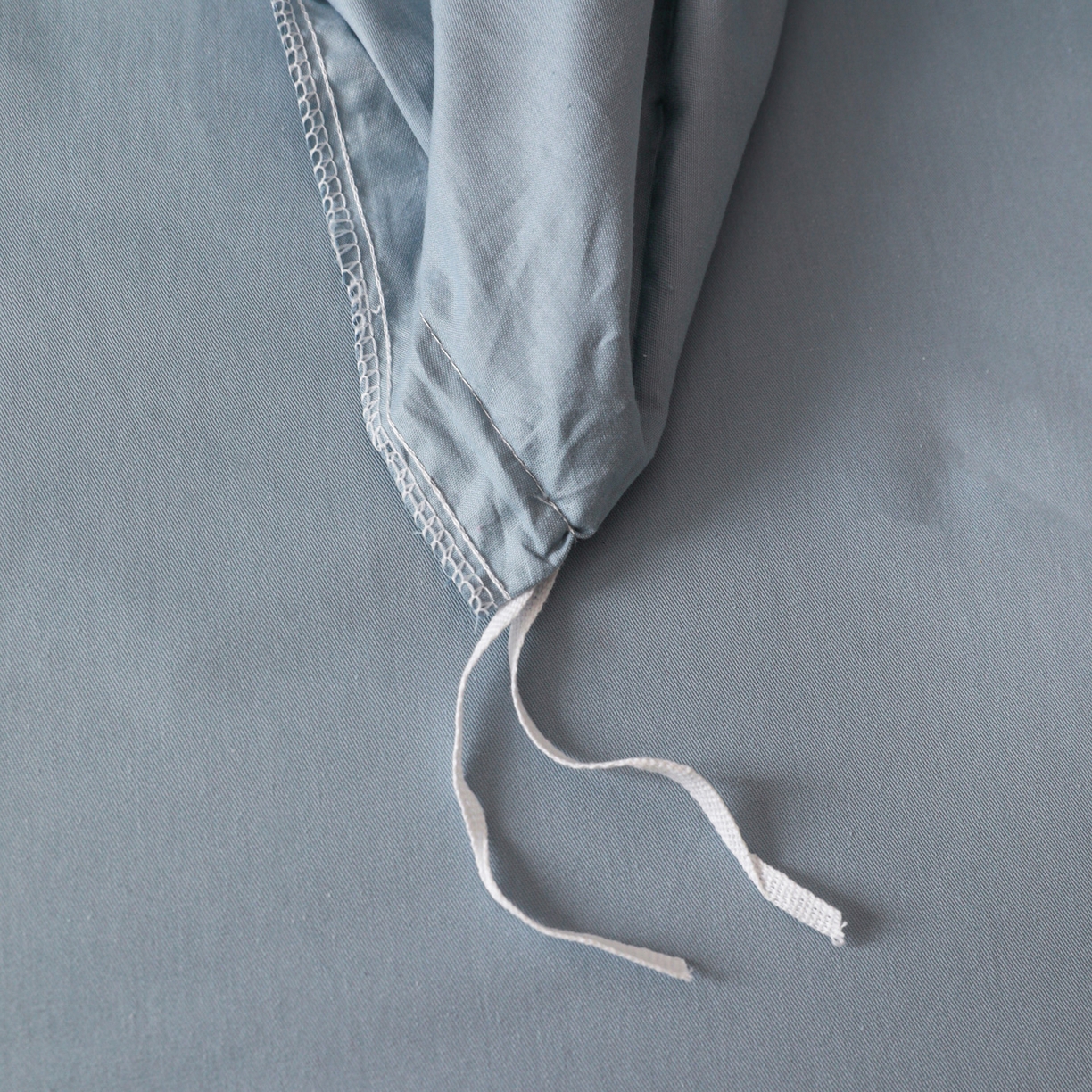 91家纺网 家纺一手货源 找家纺 盛馨家纺 2026新款40长绒棉ins美拉德色系纯色双拼全棉单品被套 晴蓝