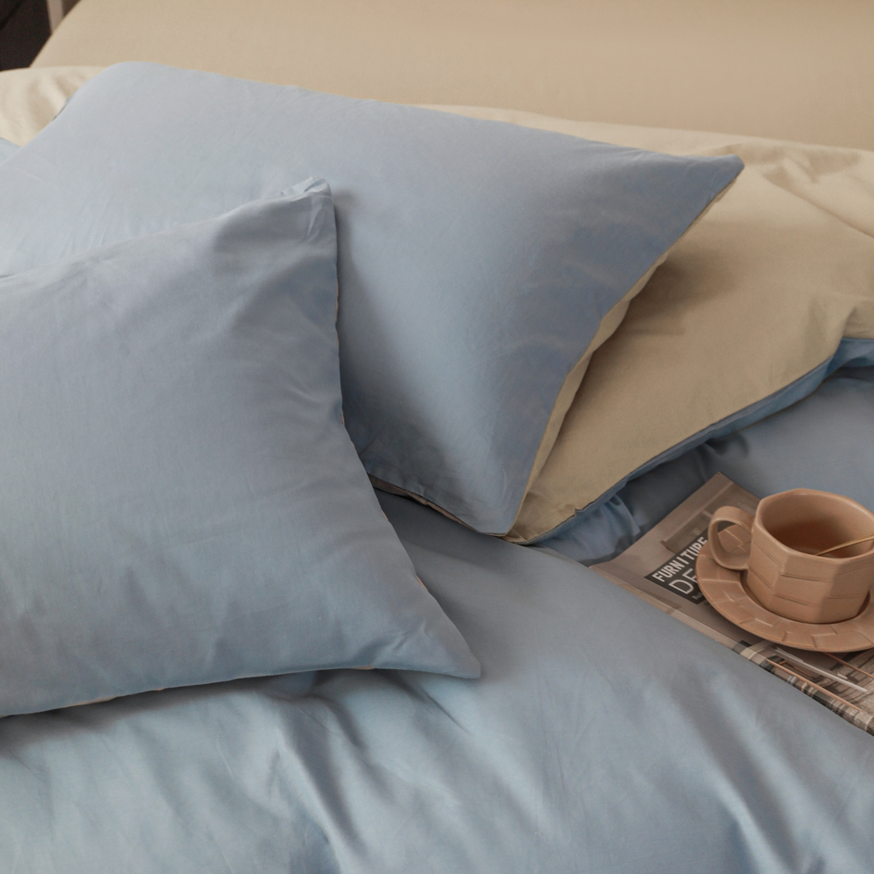 91家纺网 家纺一手货源 找家纺 盛馨家纺 2026新款40长绒棉ins美拉德色系纯色双拼全棉单品枕套 晴蓝+奶茶