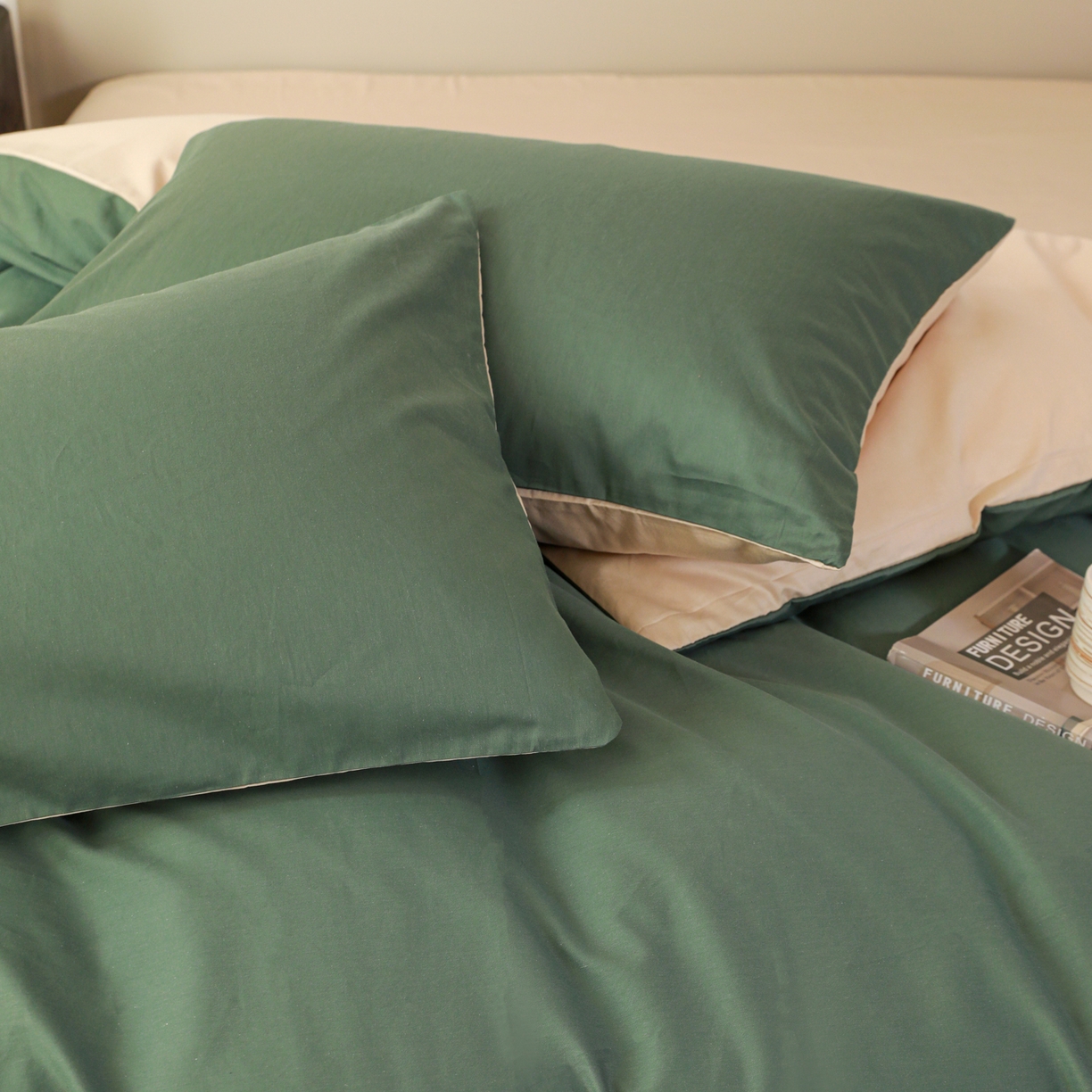 91家纺网 家纺一手货源 找家纺 盛馨家纺 2026新款40长绒棉ins美拉德色系纯色双拼全棉单品枕套 松绿+杏仁色