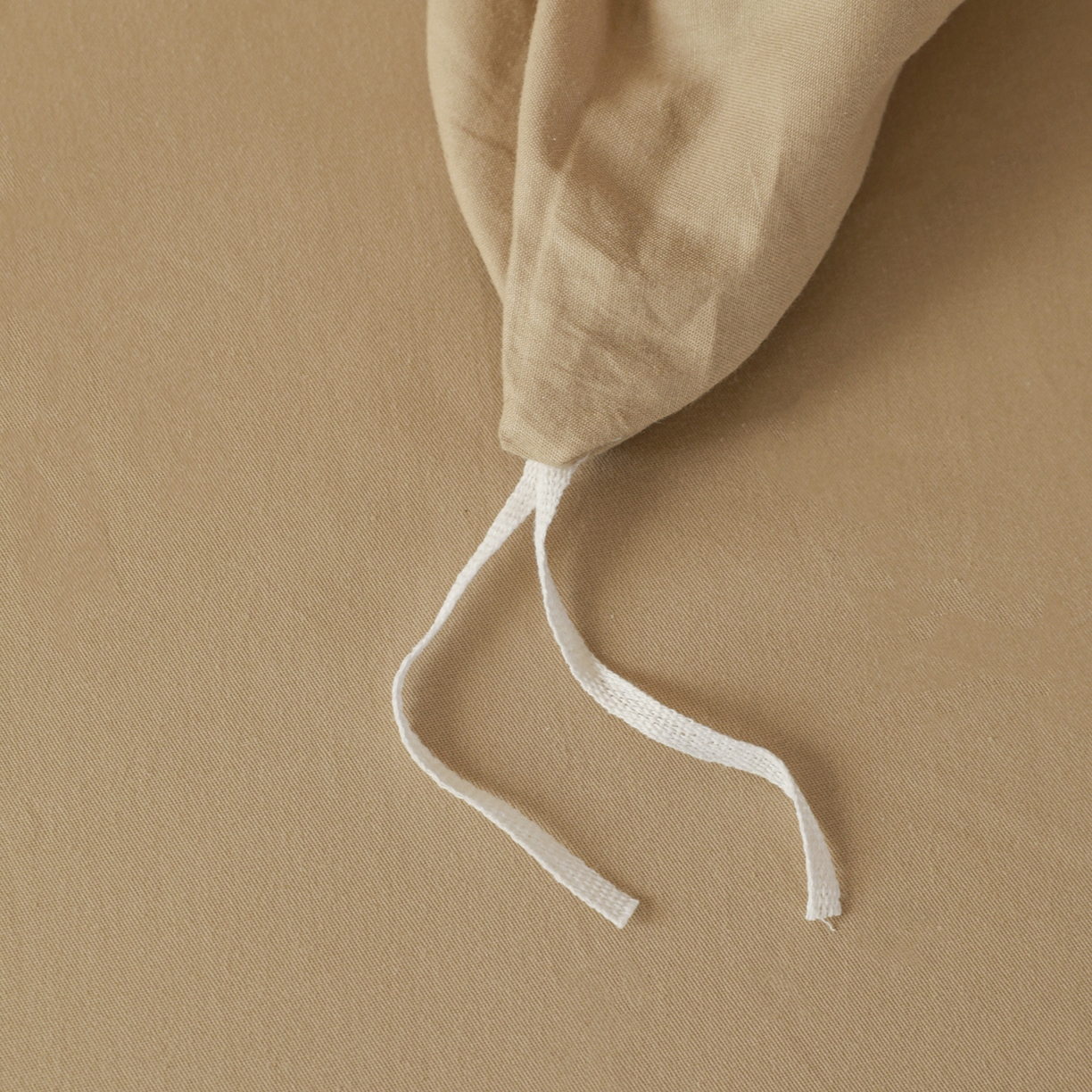 91家纺网 家纺一手货源 找家纺 盛馨家纺 2026新款40长绒棉ins美拉德色系纯色双拼全棉单品枕套 白茶