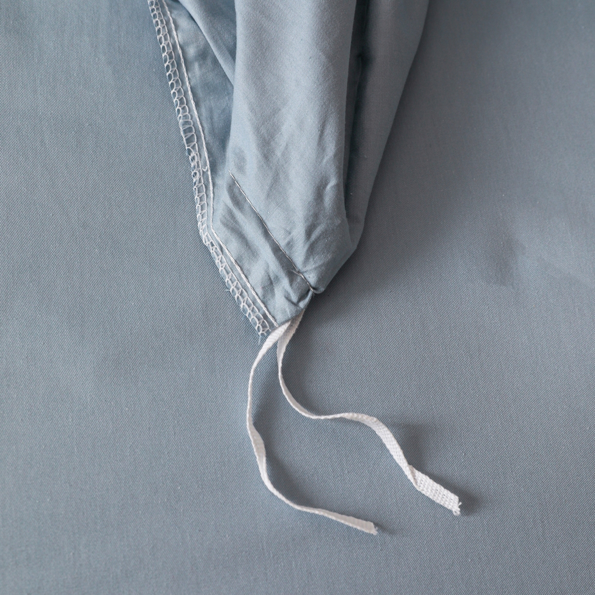 91家纺网 家纺一手货源 找家纺 盛馨家纺 2026新款40长绒棉ins美拉德色系纯色双拼全棉单品枕套 晴蓝