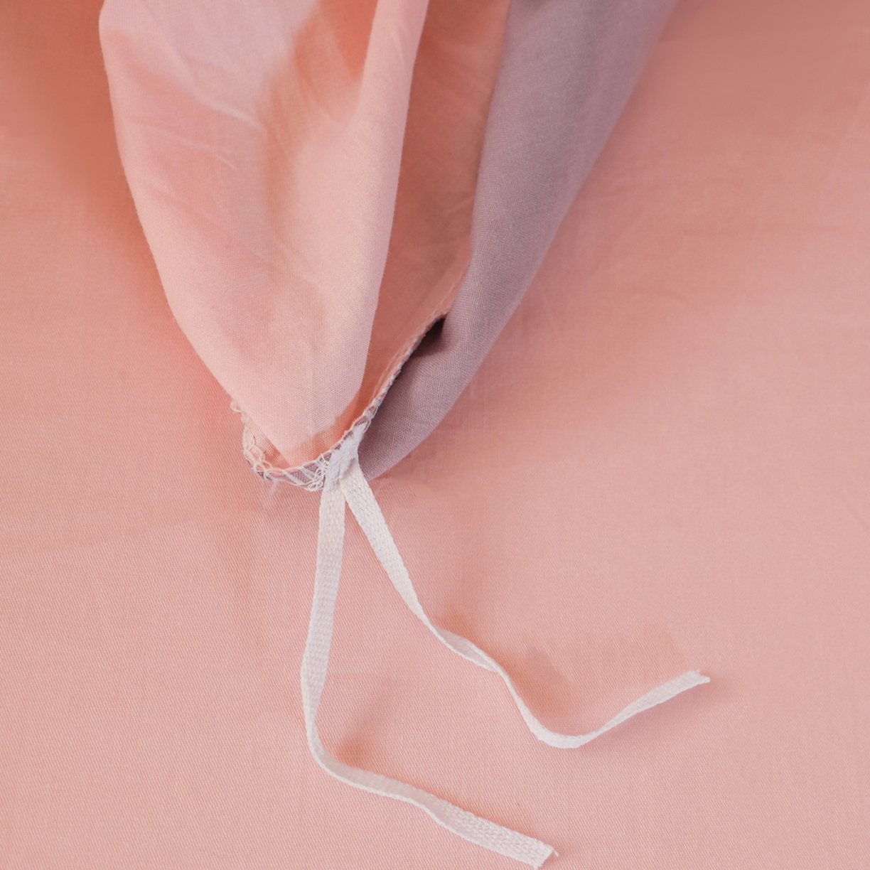 91家纺网 家纺一手货源 找家纺 盛馨家纺 2026新款40长绒棉ins美拉德色系纯色双拼全棉单品枕套 茄花紫+桃夭