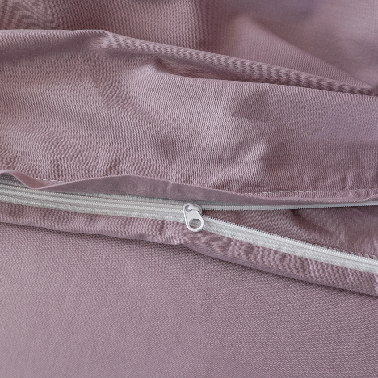 91家纺网 家纺一手货源 找家纺 盛馨家纺 2026新款40长绒棉ins美拉德色系纯色双拼全棉单品枕套 茄花紫