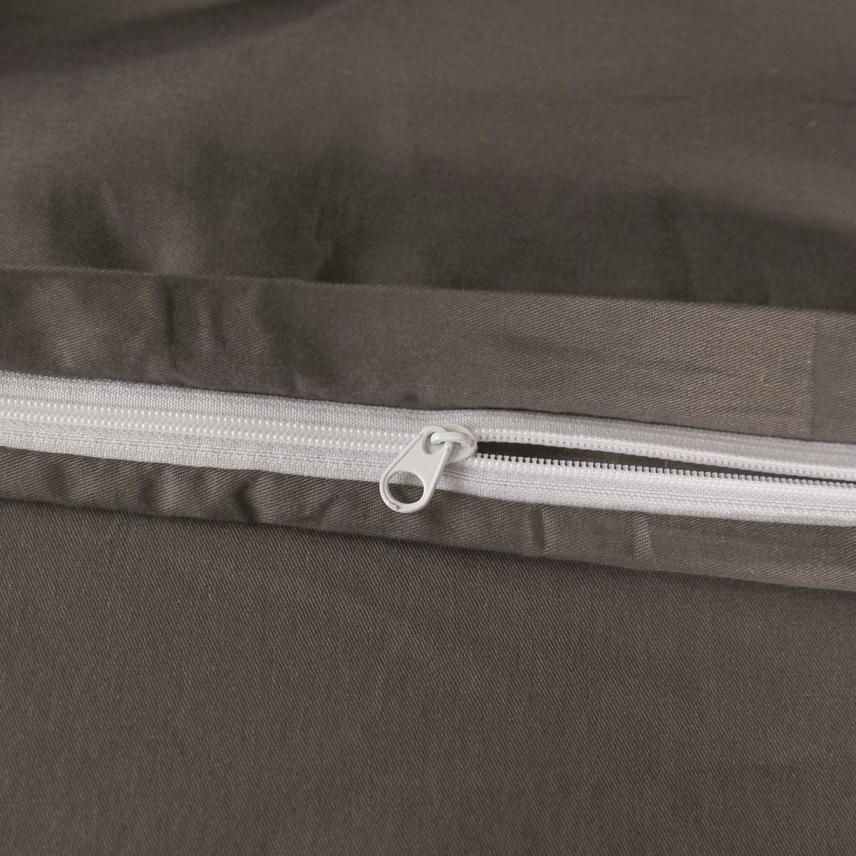 91家纺网 家纺一手货源 找家纺 盛馨家纺 2026新款40长绒棉ins美拉德色系纯色双拼全棉单品枕套 深麻灰