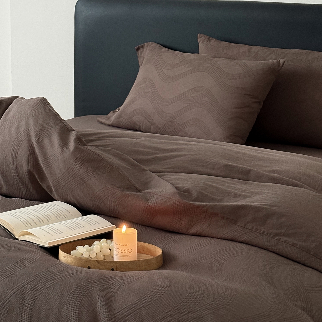 91家纺网 家纺一手货源 找家纺 曼布缇 2026新款全棉三层色织提花四件套-奥斯汀（严格控价券后278元起） 奥斯汀-深咖