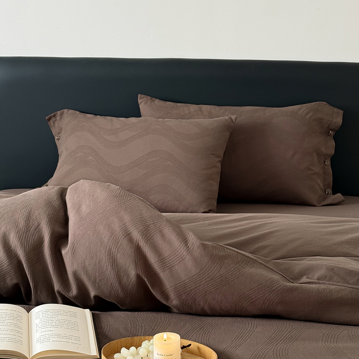 91家纺网 家纺一手货源 找家纺 曼布缇 2026新款全棉三层色织提花四件套-奥斯汀（严格控价券后278元起） 奥斯汀-深咖