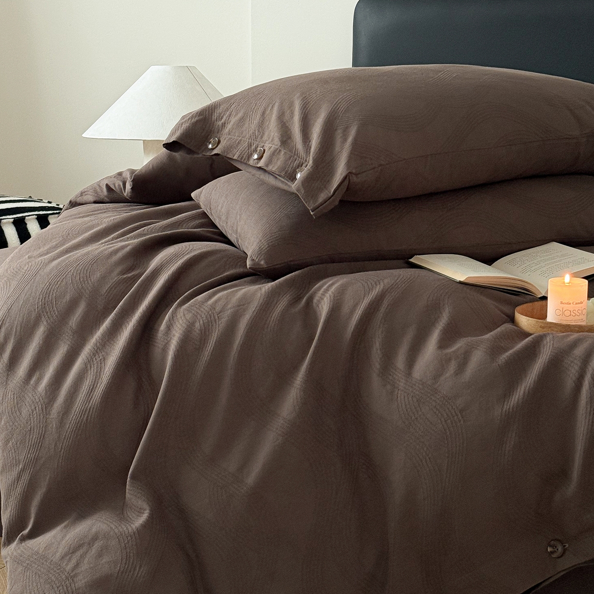 91家纺网 家纺一手货源 找家纺 曼布缇 2026新款全棉三层色织提花四件套-奥斯汀（严格控价券后278元起） 奥斯汀-深咖