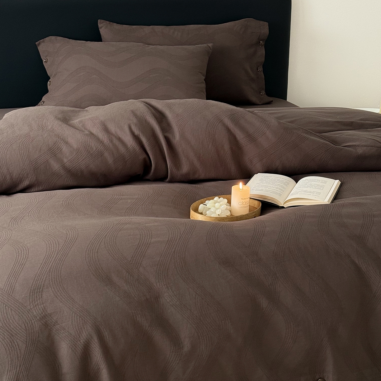 91家纺网 家纺一手货源 找家纺 曼布缇 2026新款全棉三层色织提花四件套-奥斯汀（严格控价券后278元起） 奥斯汀-深咖