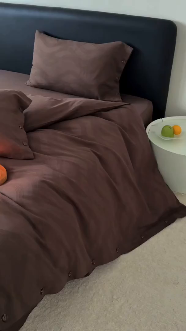 91家纺网 家纺一手货源 找家纺 曼布缇 2026新款全棉三层色织提花四件套-奥斯汀（严格控价券后278元起） 奥斯汀-深咖