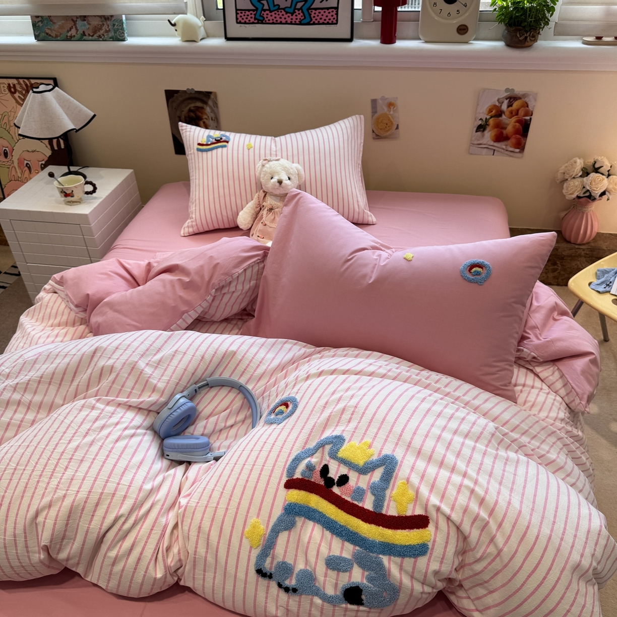 91家纺网 家纺一手货源 找家纺 珺柔家纺 2026新款水洗棉毛巾绣四件套 彩虹小猫