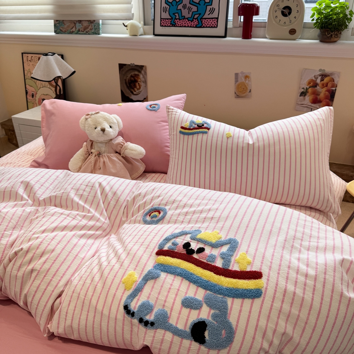 91家纺网 家纺一手货源 找家纺 珺柔家纺 2026新款水洗棉毛巾绣四件套 彩虹小猫