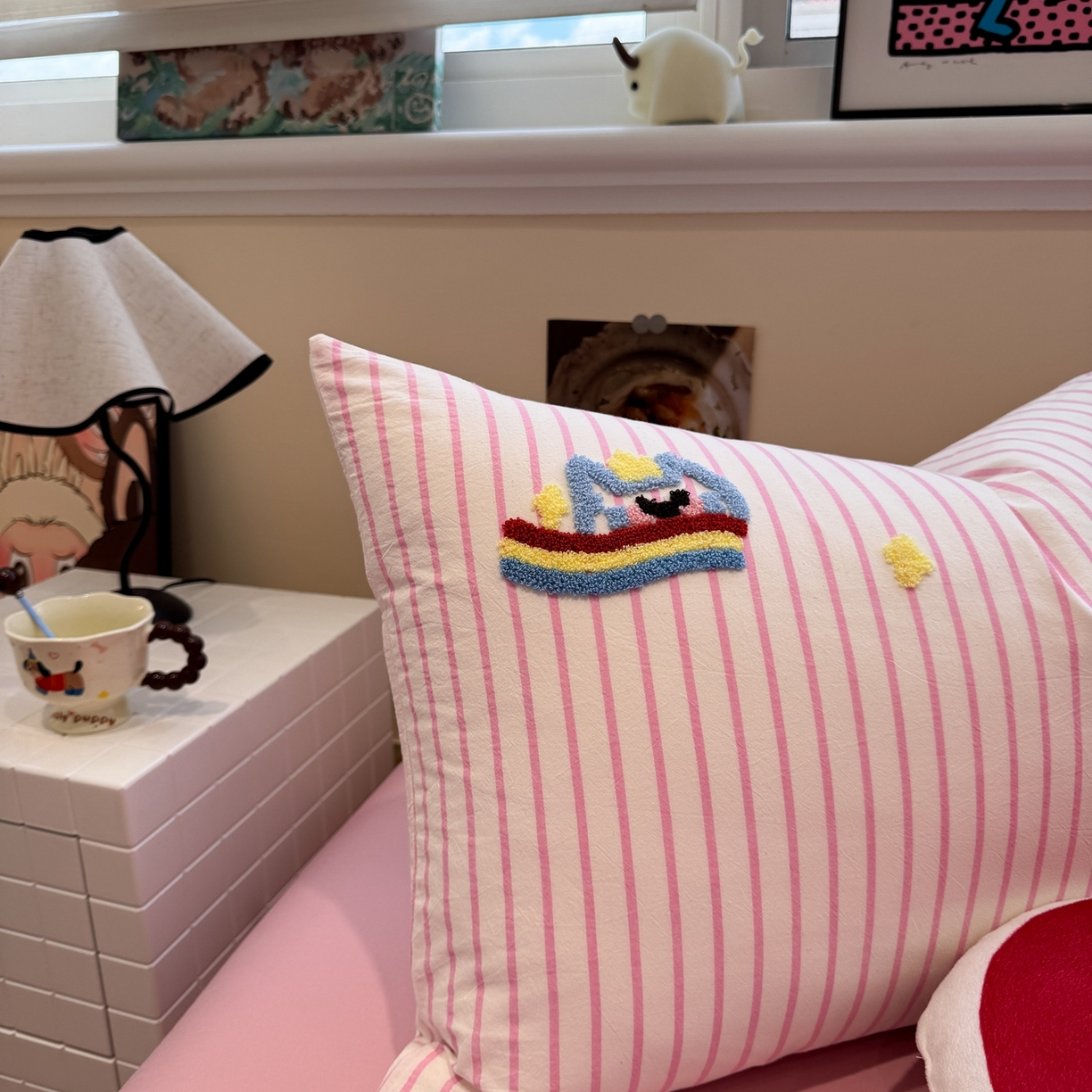 91家纺网 家纺一手货源 找家纺 珺柔家纺 2026新款水洗棉毛巾绣四件套 彩虹小猫