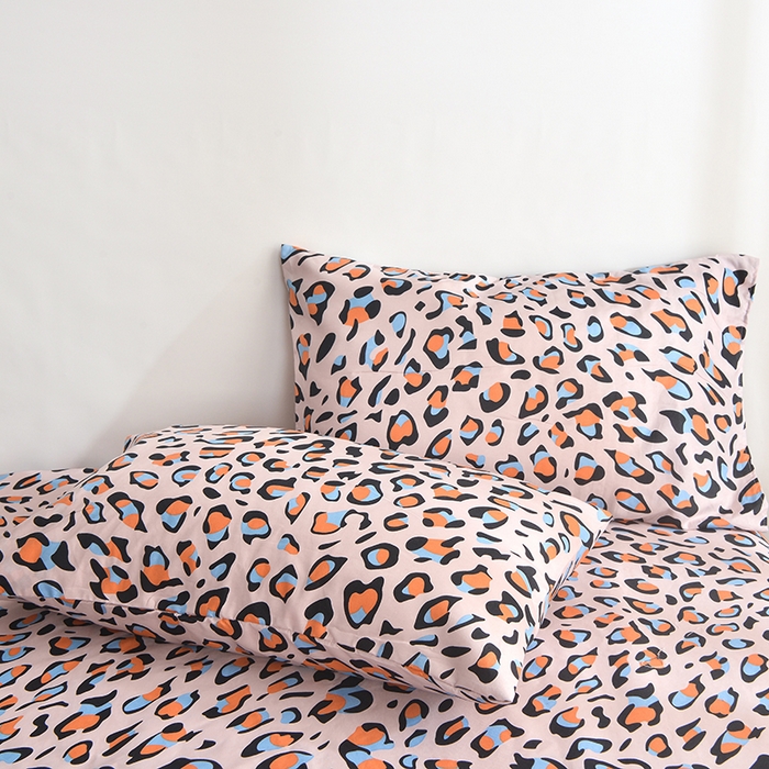 91家纺网 家纺一手货源 找家纺 柏钧家纺 2026新款85g芦荟棉外贸尺寸可定制单品床笠跨境直播床笠三件套 粉红豹